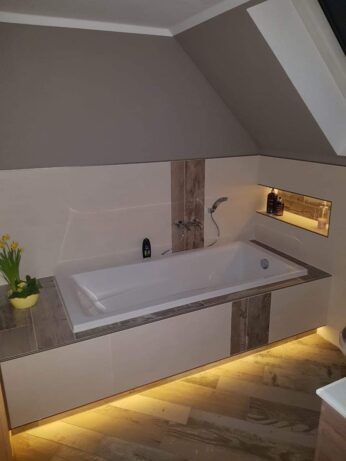 Schwebende Badewanne